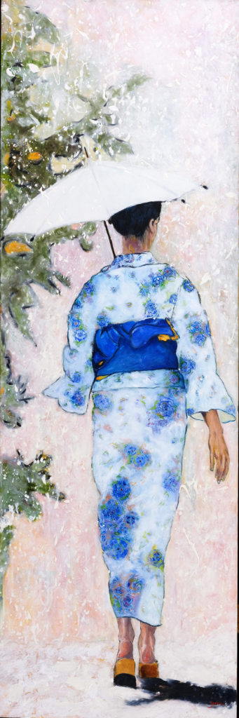 geisha de dos avec ombrelle kimono blanc fleurs bleues, tache d'ombre noire.
