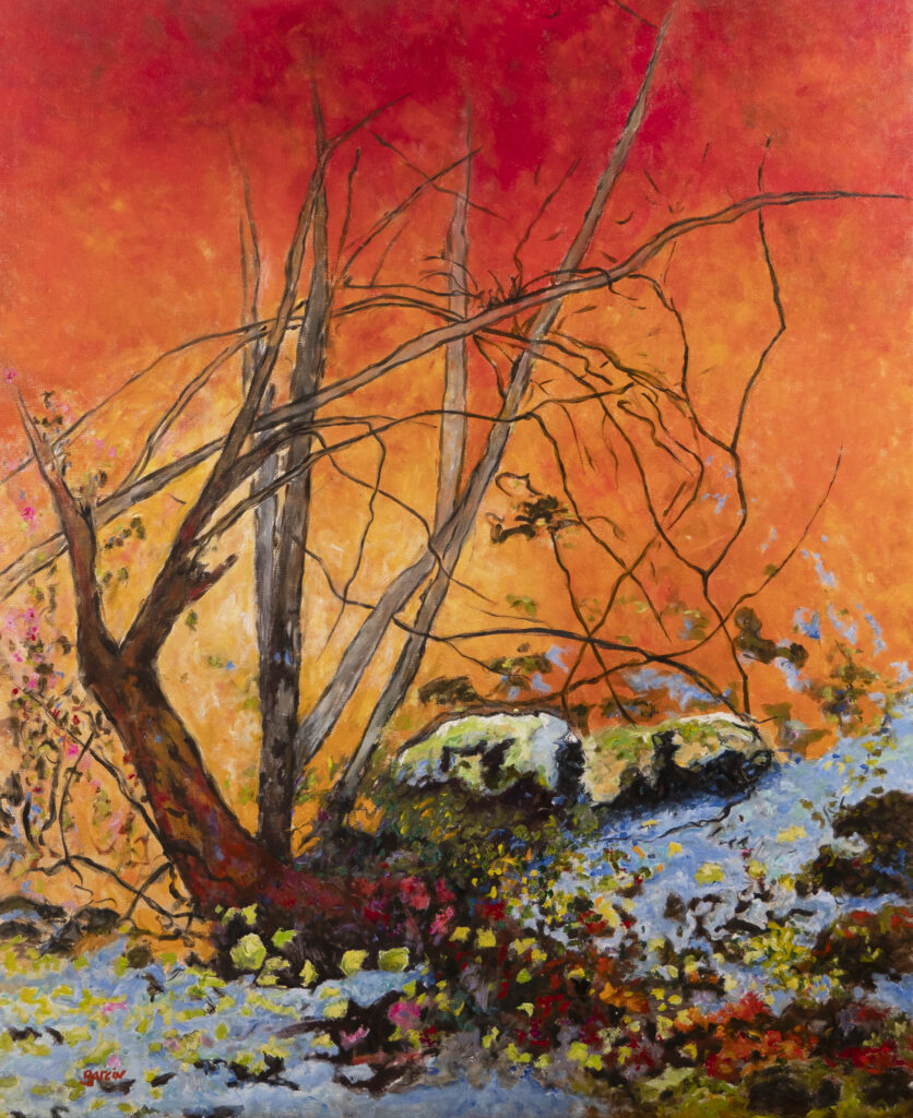 Huile sur toile, format vertical. Un arbre dénudé se dresse au centre — troncs multiples, branches nues et calligraphiques, écriture sombre sur un fond incandescent. Ce fond est la véritable force de la toile : un dégradé de rouge sang en haut vers l'orange brûlant au centre — chaleur maximale, presque insoutenable. Le ciel n'existe plus. Il n'y a que ce feu. En bas, rupture totale. Un sol de neige bleue — froide, lumineuse, inattendue — couvert de végétation basse en touches vives : verts acides, roses, rouges, jaunes. Des rochers moussus affleurent. Quelques fleurs roses persistent à gauche, têtues, vivantes. L'arbre est nu — mais il tient. Il n'est pas mort. Il est entre deux états, entre deux saisons, entre le feu du ciel et la neige du sol. Ce qui frappe C'est la toile de la tension maximale — deux couleurs complémentaires, deux températures opposées, deux saisons simultanées. L'orange-rouge et le bleu-blanc ne se négocient pas. Ils coexistent sans transition, séparés par la seule présence de l'arbre. L'arbre calligraphique rappelle Lacis, Nuit arbres blancs — mais ici dans une lumière inverse : pas la nuit, le feu. Les branches sont des traits noirs sur de la braise. C'est aussi la toile la plus proche de l'art japonais par l'esprit — cet arbre nu sur fond uni, cette économie de la figure dans l'espace, cette façon de faire tenir un monde entier dans quelques branches.