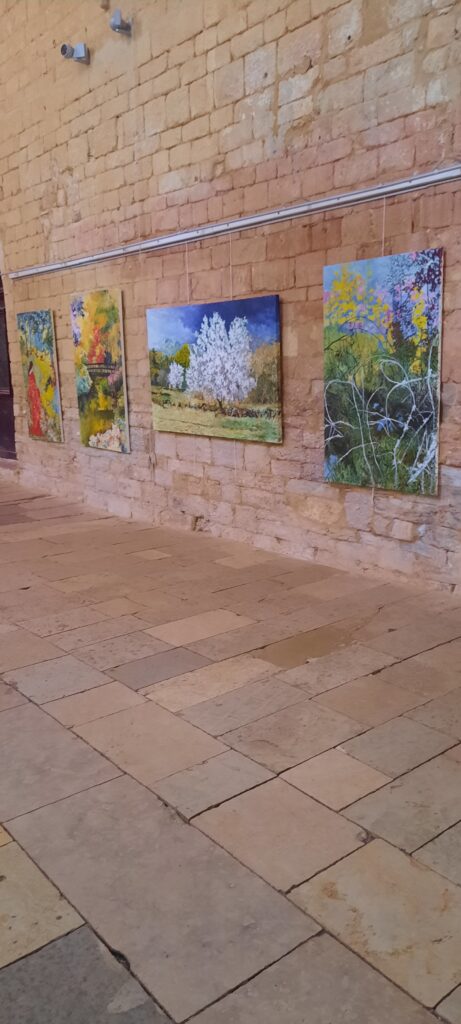 Prochaine grande exposition de l'artiste Jean-Louis Garcin, du 10 au 25 août 2024, dans un lieu atypique, propice à l'art, l'église des Cordeliers à Gourdon 46300. Une cinquantaine d'œuvres, une installation numérique pour une immersion poétique de la couleur avec une musique originale, ainsi qu'une boutique éphémère pour découvrir et rendre accessible l'art.
